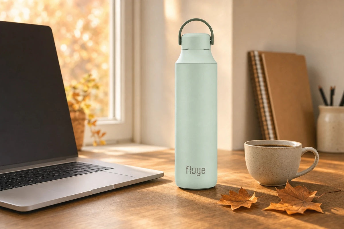 Por qué en otoño bebes menos agua sin darte cuenta (y cómo no perder el hábito)